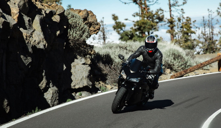 Nehoda na motorce? Direct pojišťovna kromě poškozeného stroje zaplatí i výbavu motorkáře