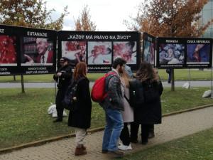 "Šokující a drastické." Kontroverzní akce pobouřila studenty i veřejnost