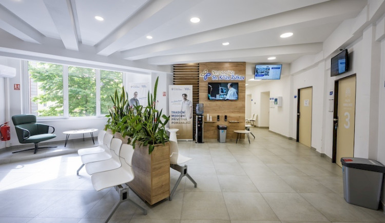 „Nechceme platit účty za nefunkční systém,“ říká ředitel Nemocnice sv. Kříže