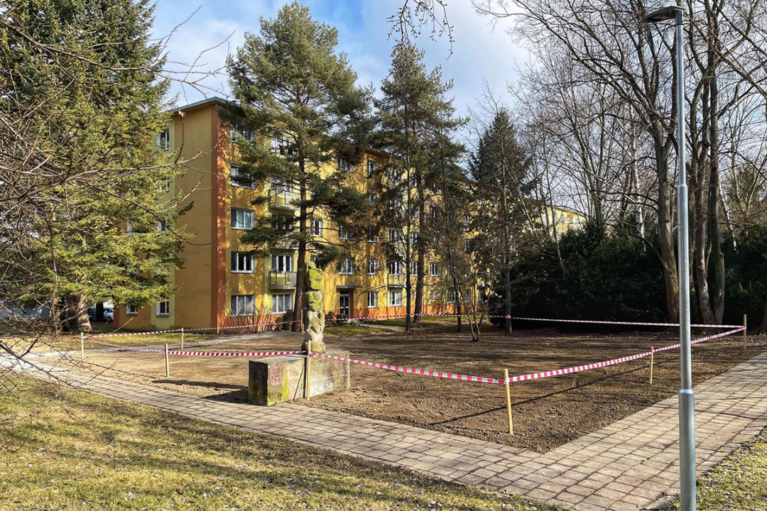 Místo jámy s odpadky bezpečný prostor. Ze sídliště v Olomouci zmizela zpustlá betonová nádrž