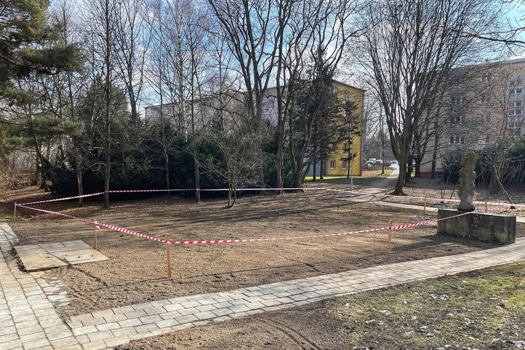 Místo jámy s odpadky bezpečný prostor. Ze sídliště v Olomouci zmizela zpustlá betonová nádrž