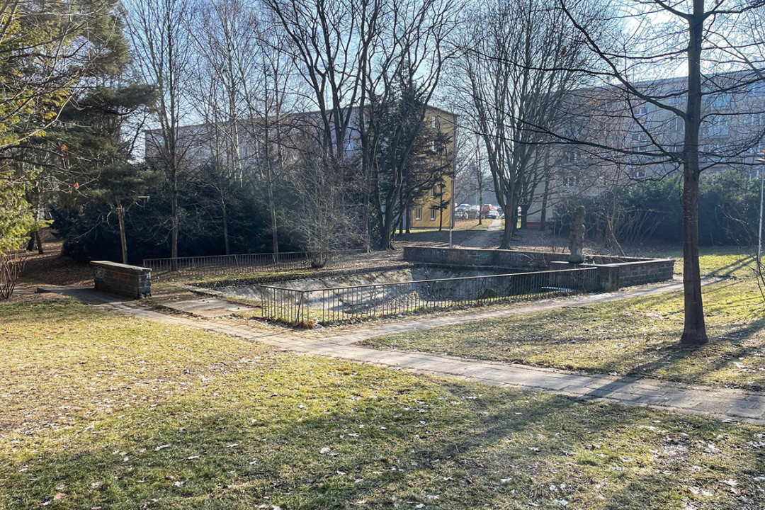 Místo jámy s odpadky bezpečný prostor. Ze sídliště v Olomouci zmizela zpustlá betonová nádrž