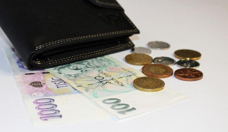 Průměrná mzda v kraji vzrostla. Za republikovým průměrem zaostává skoro o pět tisíc