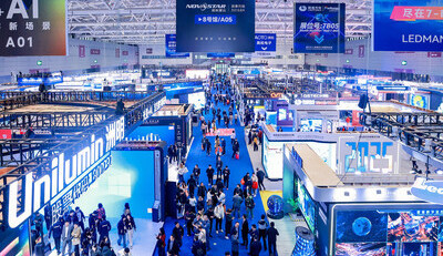 Veletrh ISLE 2025 přišel s novými trendy: Umělá inteligence vylepšuje chytré displeje a integrované systémy, čímž podporuje nový průmyslový ekosystém