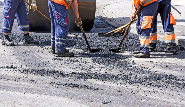 Do oprav a budování silnic dá kraj letos téměř dvě miliardy