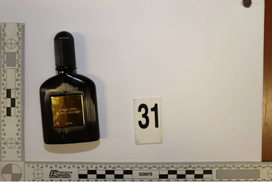 Brali šperky, parfémy i inteligentní hrnec. Kriminalisté dopadli dvojici, která kradla v domech na Moravě