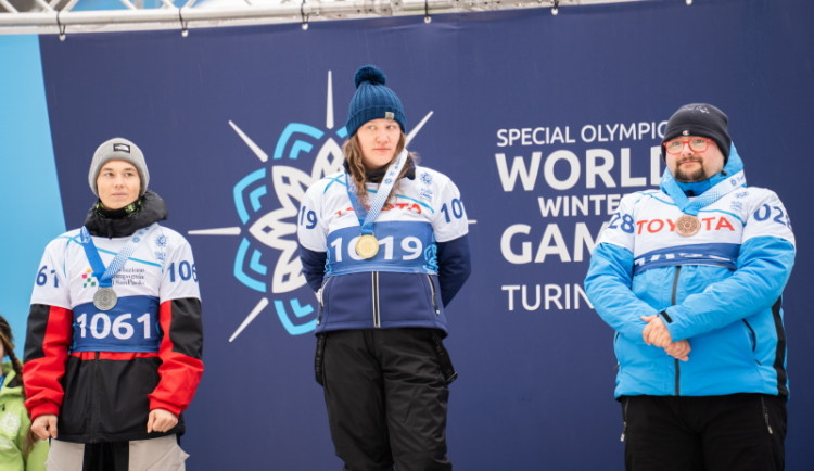 Čeští mentálně hendikepovaní sportovci zatím získali 14 medailí na Zimní speciální olympiádě v Turíně. Čekají je další závody