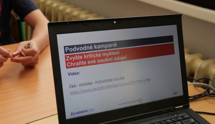 5 500 učitelů a 31 000 studentů se zapojilo do projektu Monety Rozumíme penězům