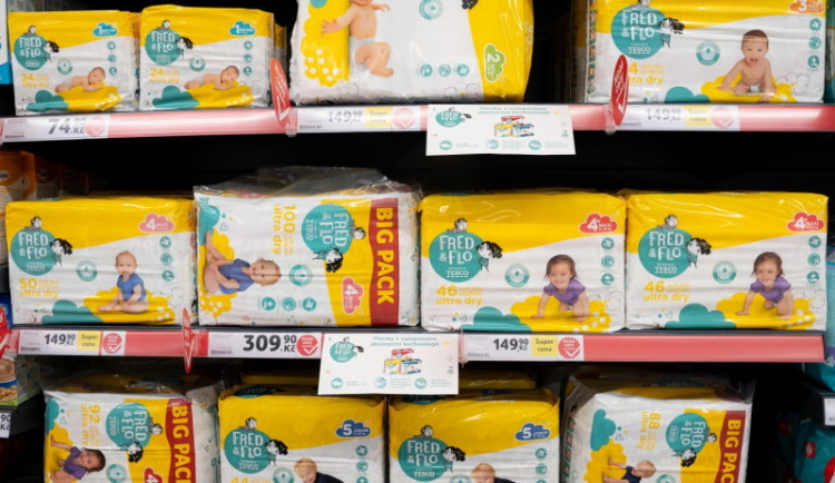 Tesco podporuje české výrobce: Plenky Fred & Flo a Gaga míří z ČR do celé skupiny