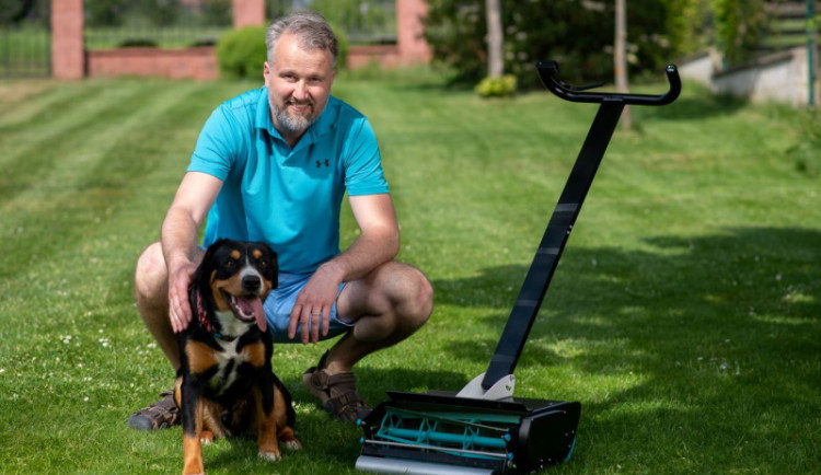 Češi jsou nadšenci do trávníků - blog MilujuSvůjTrávník.cz slaví 300 článků a rekordní čtenost za 12 let své existence