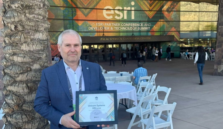 Unicorn získal prestižní ocenění Esri Cornerstone Partner