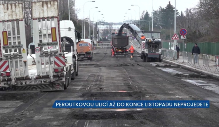 Peroutkovou ulicí v Praze 5 až do konce listopadu neprojedete