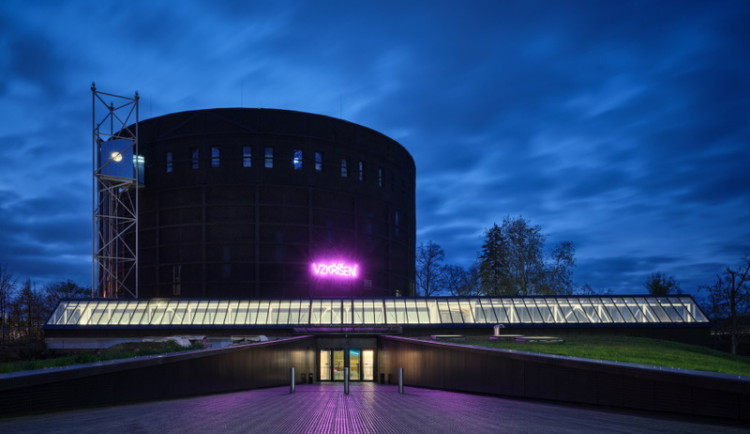 Nová Spirála v roce 2025: tenorista a nominant na cenu Anděl Pavel Černoch, premiéra retro-futuristické revue The Saturn Revue, koncert Squid Game i Vojta Dyk