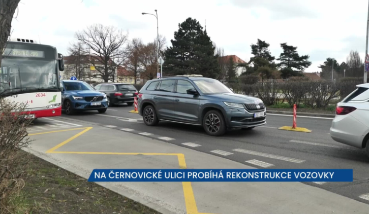 Ulice Černovická v Brně je v rekonstrukci, provoz je sveden do jednoho jízdního pruhu