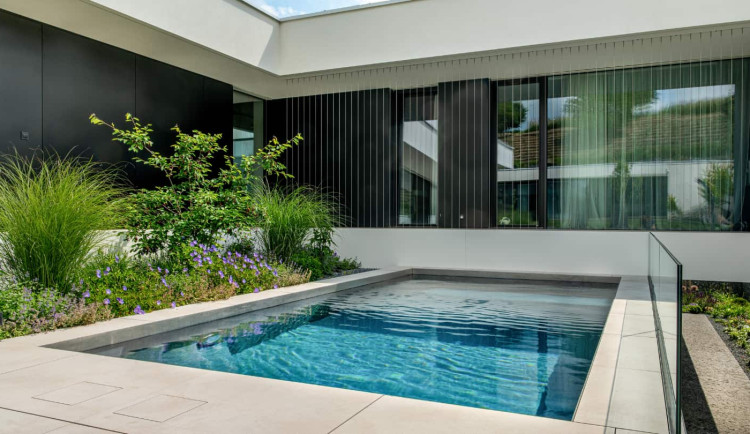 Betonové bazény jsou častou volbou architektů