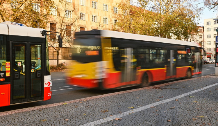 Cestující v hradecké MHD mohou pro nákup jízdenky využít IREDO kartu