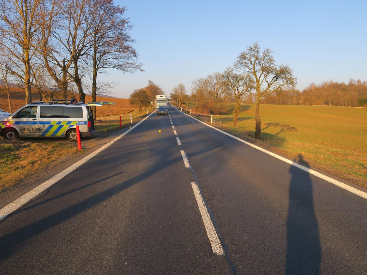 Policie hledá svědky dopravní nehody. Cyklista z místa ujel