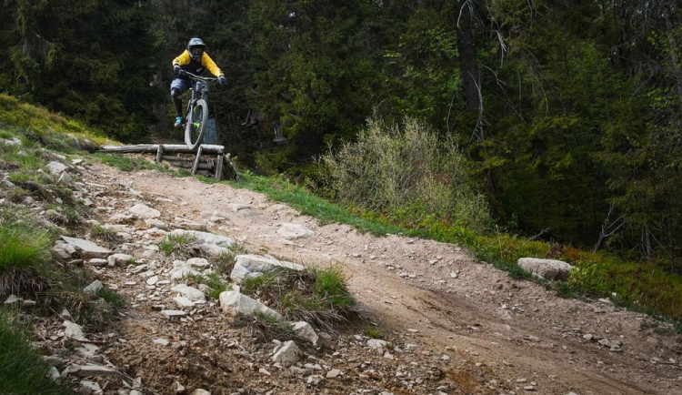 Bikeři jsou zpátky na scéně, ve Dvoře Králové se ráno otevřely oblíbené traily