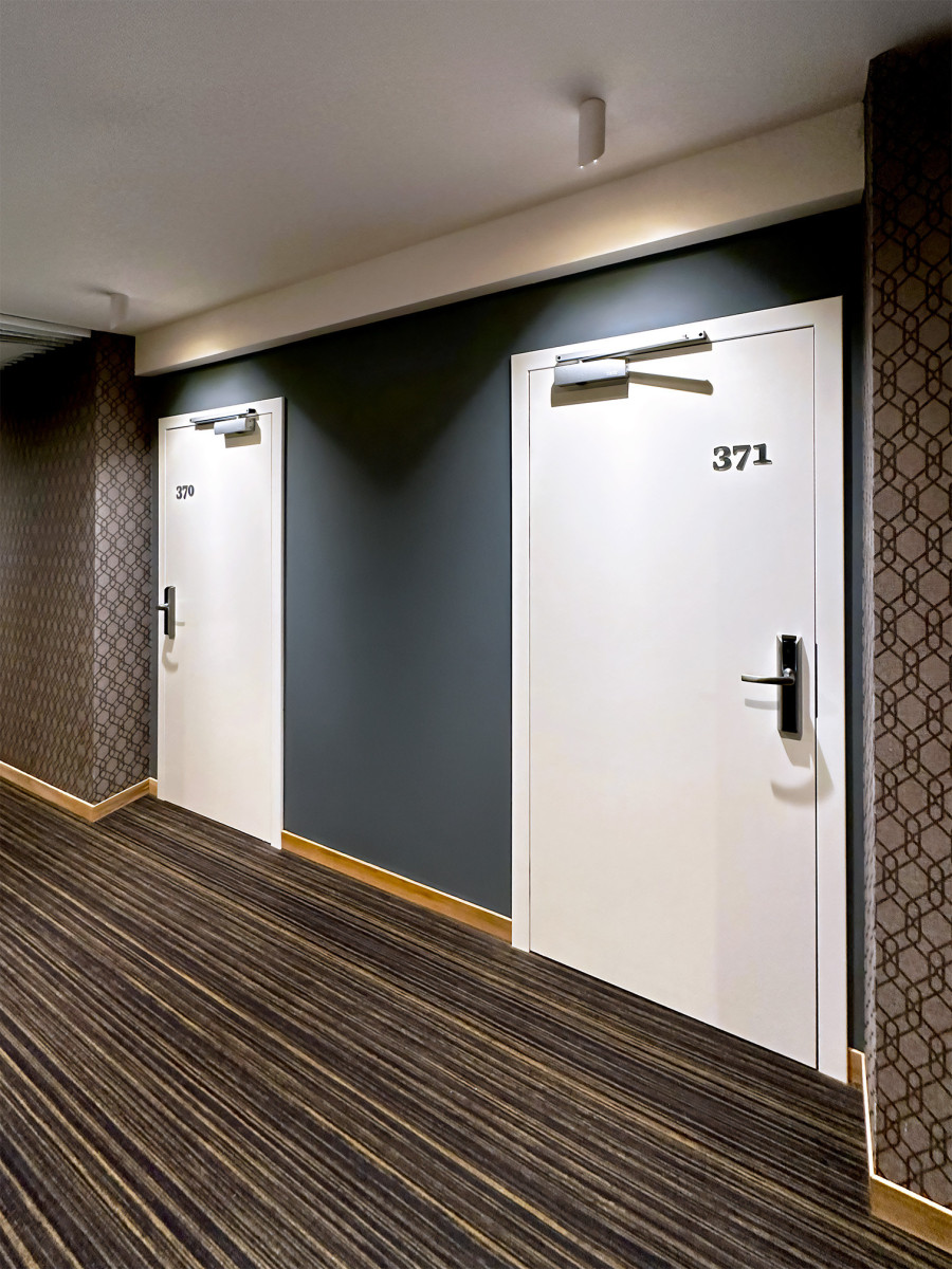 Dnešní zákazníci vyžadují široký výběr produktů, zakázkovou výrobu a špičkový servis, říká majitel showroomu se sklem a dveřmi Sapeli Lukáš Durek