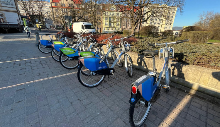 Ve městě už jsou opět sdílená kola. Výpůjčka zdarma se prodloužila na půlhodinu