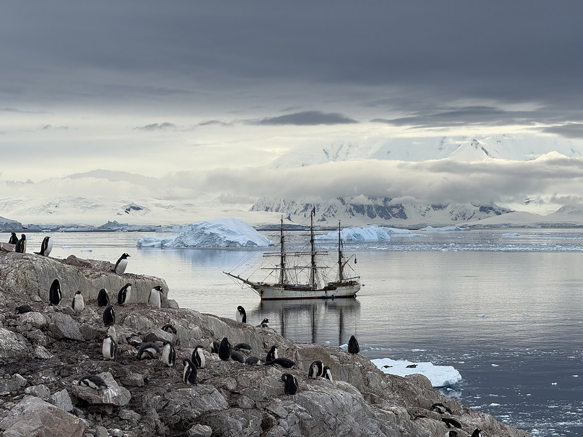 Neskutečné scenérie i překonávání strachu. Kapitán Ololodí Šimon Pelikán si splnil sen o plavbě na Antarktidu