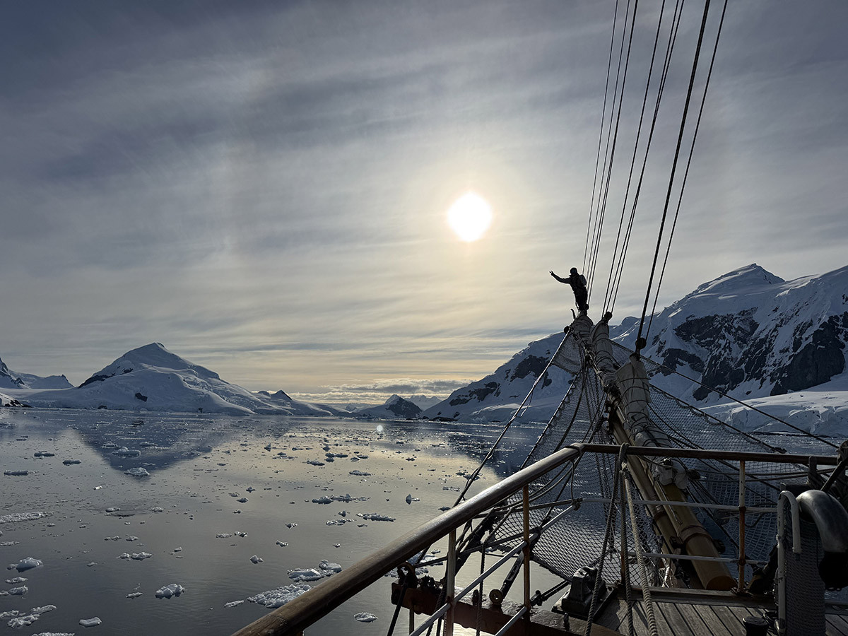 Neskutečné scenérie i překonávání strachu. Kapitán Ololodí Šimon Pelikán si splnil sen o plavbě na Antarktidu