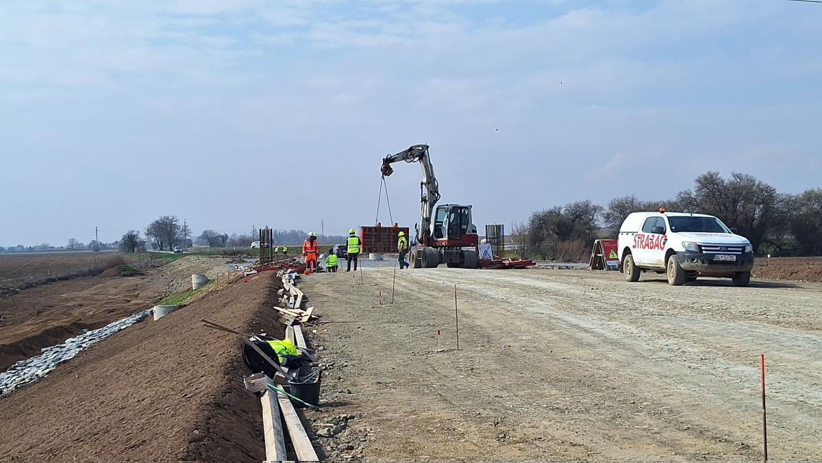 VIDEO: Okolí Přerova se díky stavbě dálnice D1 mění rychle před očima. Termín dokončení je před Vánocemi