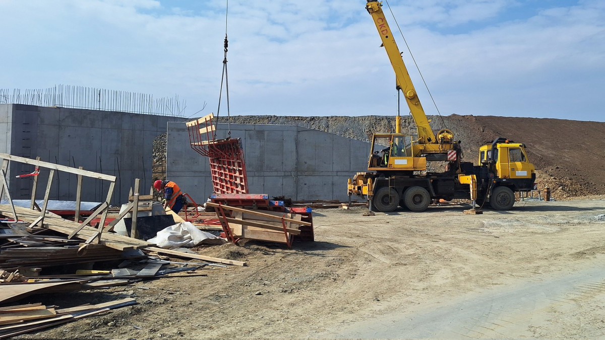 VIDEO: Okolí Přerova se díky stavbě dálnice D1 mění rychle před očima. Termín dokončení je před Vánocemi