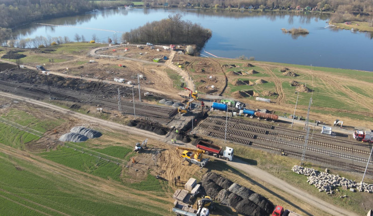 Karcinogenní benzen se ze zeminy vypařuje příliš intenzivně. Odborníci zatím vyloučili u Hustopečí možnost těžby