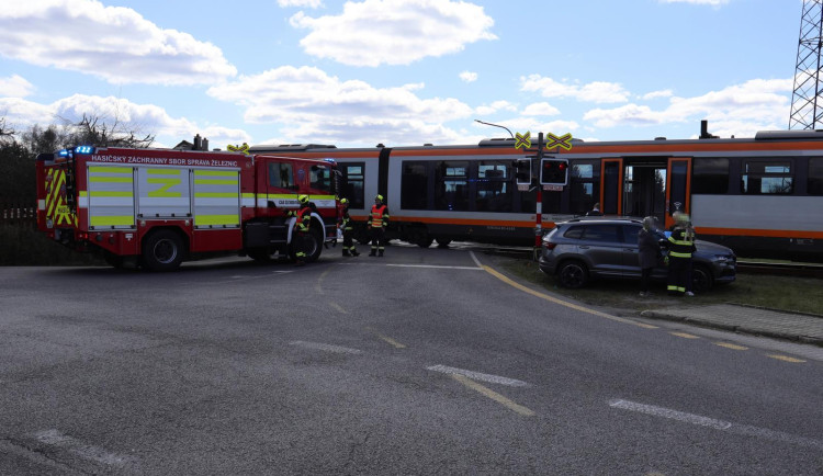 Nehoda zastavila provoz na železnici z Liberce na Děčín. Senior vjel do cesty vlaku