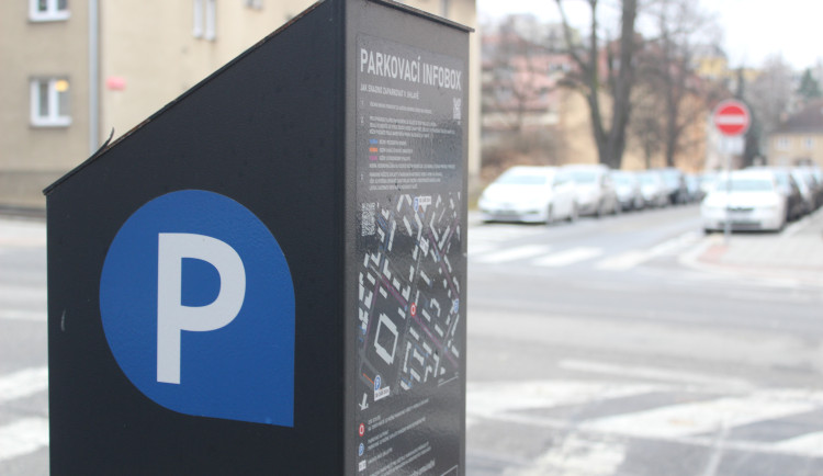 Parkování v Jihlavě čekají změny. Návštěvníci se budou lépe orientovat a senioři budou mít více volných hodin