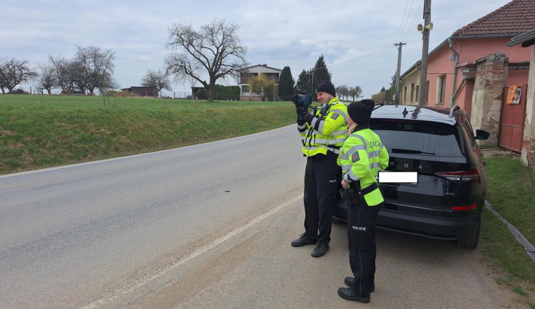 Speed marathon na jihu Čech. Policie zkontrolovala téměř 500 aut
