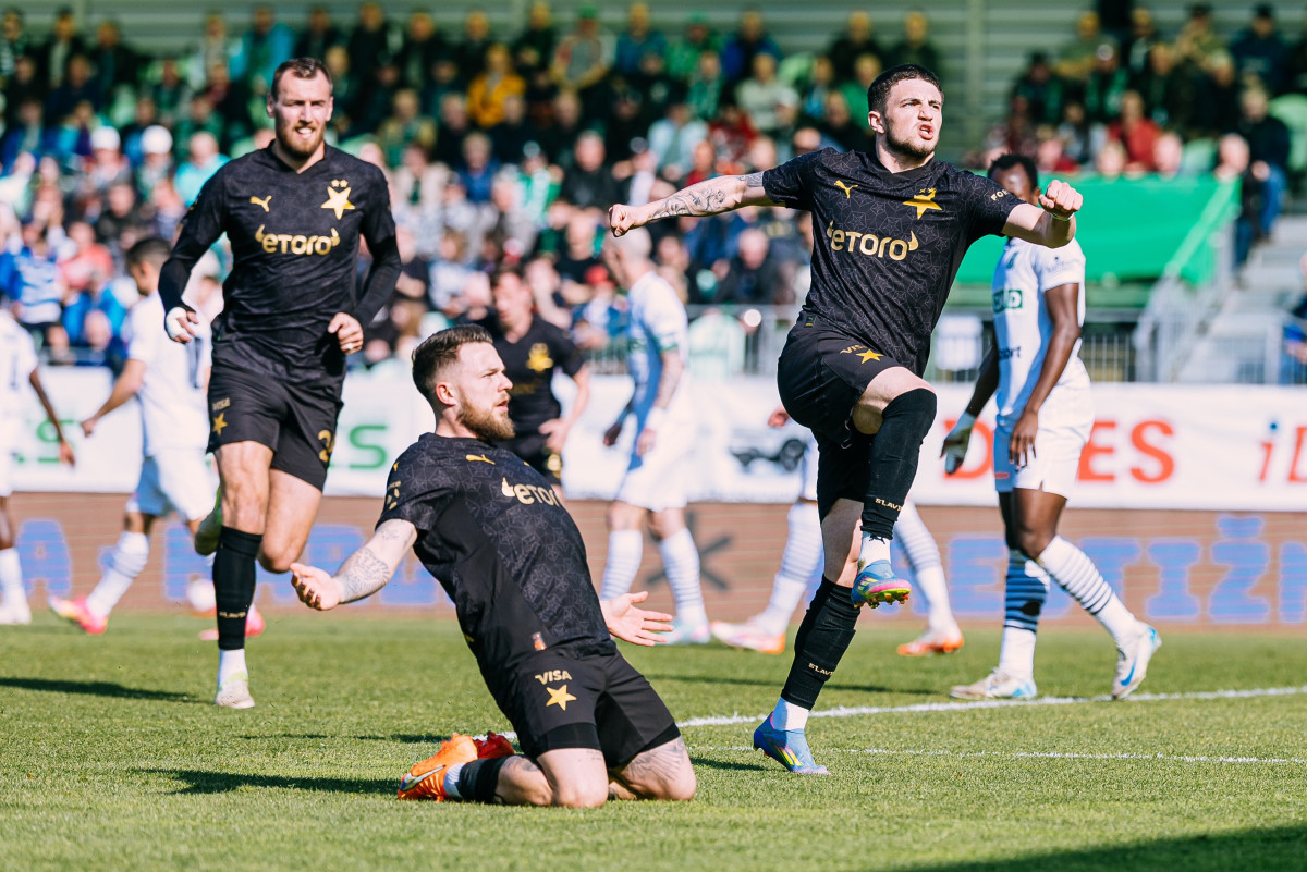 Fotbalisté Slavie vyhráli v Karviné 4:0