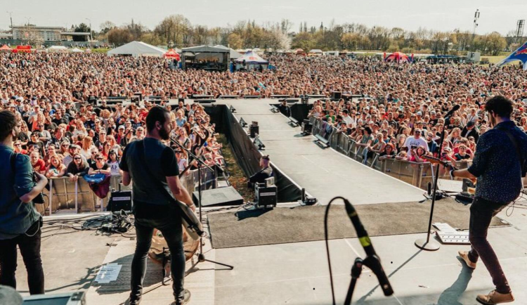PŘEHLED: Na Majáles do Hradce zamíří tisíce fanoušků. Jak zvládnout dopravu a parkování?