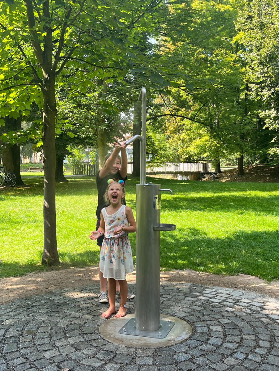 V Budějcích přibudou mlžítka a pítka. Osvěžení přinesou na dětská hřiště, sídliště i do parků