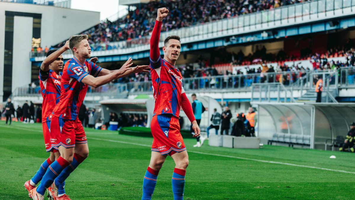 Fotbalisté Plzně si výhrou 4:2 nad Duklou pojistili druhé místo před nadstavbou