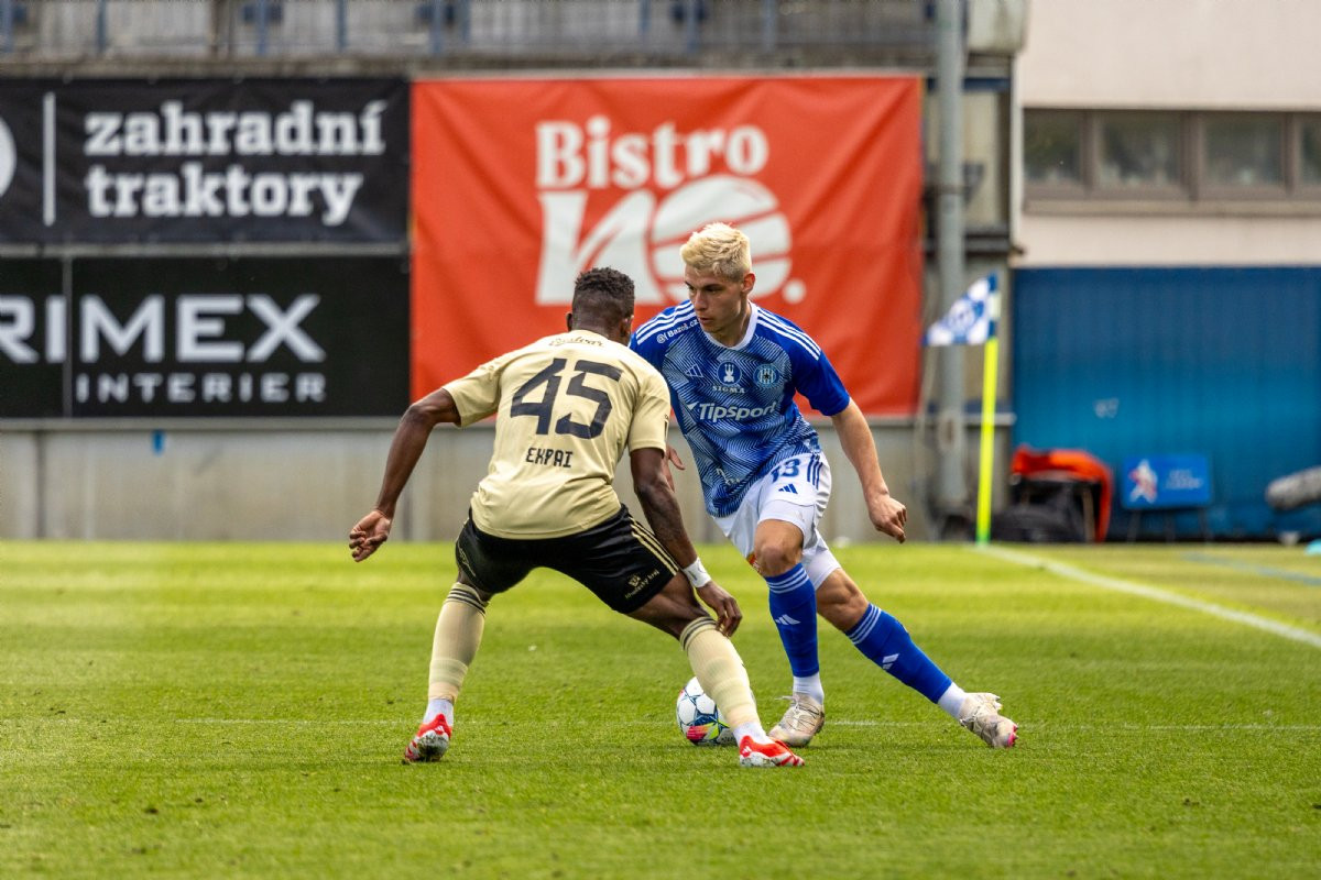 Fotbalisté Olomouce zdolali České Budějovice 3:0 a proklouzli do elitní šestky