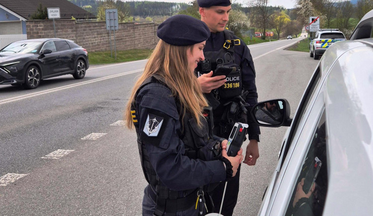 Řidiči mají za sebou čtyřdenní kontroly. Policie zjistila vysokou rychlost i alkohol