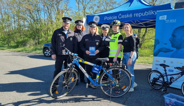 Kampaň Na kole jen s přilbou nabídne víc setkání s cyklisty i nové piktogramy
