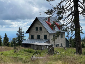 Startuje oprava slavné chaty pod vrcholem šumavského Roklanu. Hotovo bude v létě 2027