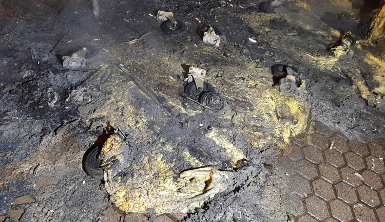 Z kontejneru zbyla jen seškvařená placka. Muž z Náchoda je obviněn ze žhářství