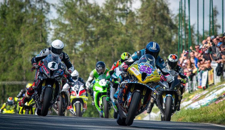 Legendární závod v Hořicích se blíží. Do zatáček míří rekordní počet jezdců