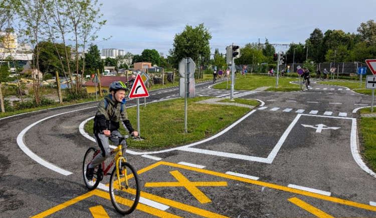 Na novém hřišti si děti procvičí silniční pravidla, otevřené bude každý den