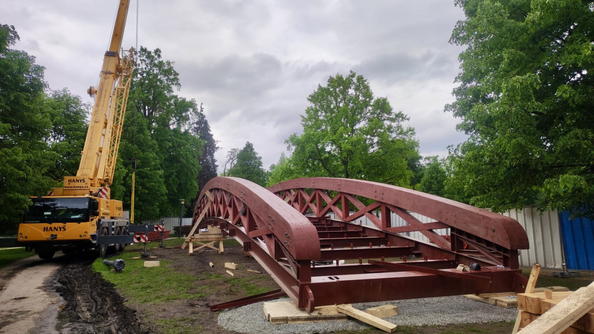 Na Sokolák se vrátí opravená dřevěná lávka. Projdete se po ní už v pátek