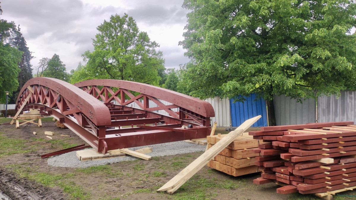 Na Sokolák se vrátí opravená dřevěná lávka. Projdete se po ní už v pátek