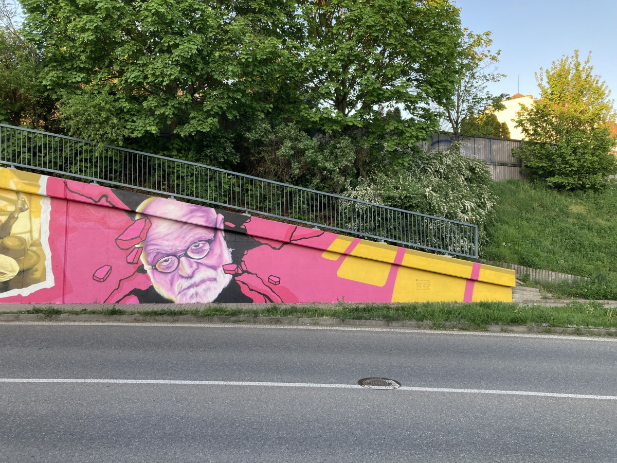 Severozápad Brna zdobí nová pocta Jiřímu Pechovi. Graffiti oživili původní autoři
