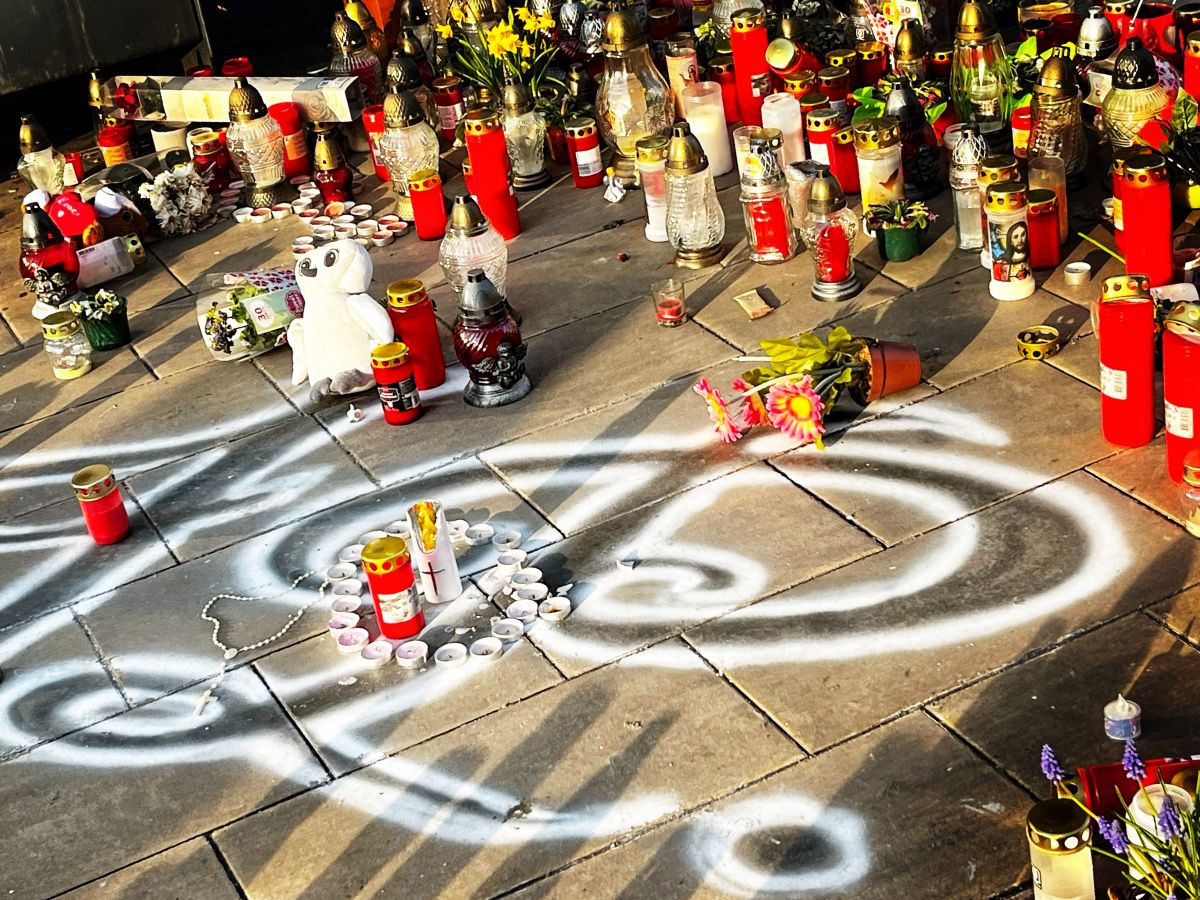 Na pomoc pozůstalým po zavražděných prodavačkách v Hradci se sešlo 2,87 milionu