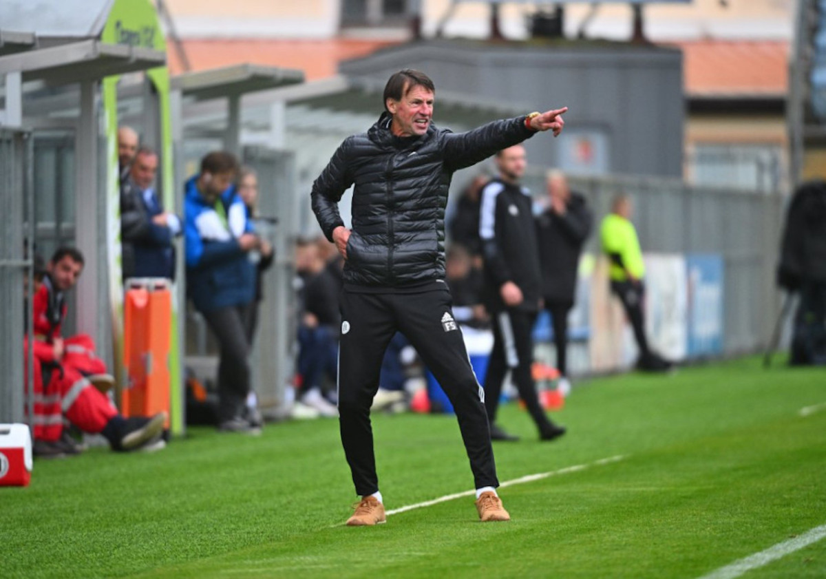 Straka neuspěl ani na Slovensku. Po Budějovicích sestoupil i s Duklou Banská Bystrica