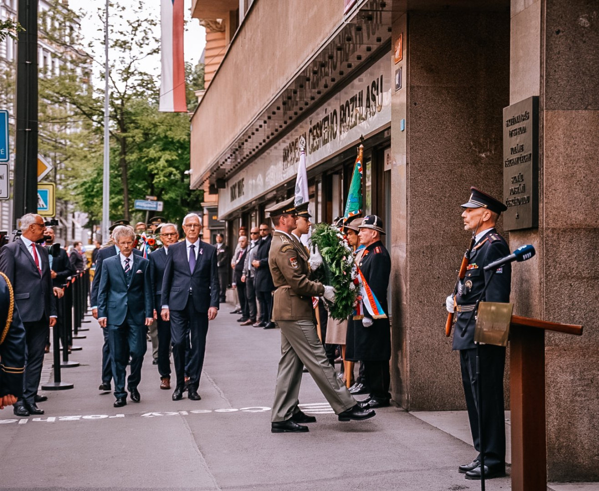 Politici i zástupci armády a policie si u Rozhlasu připomněli začátek Pražského povstání