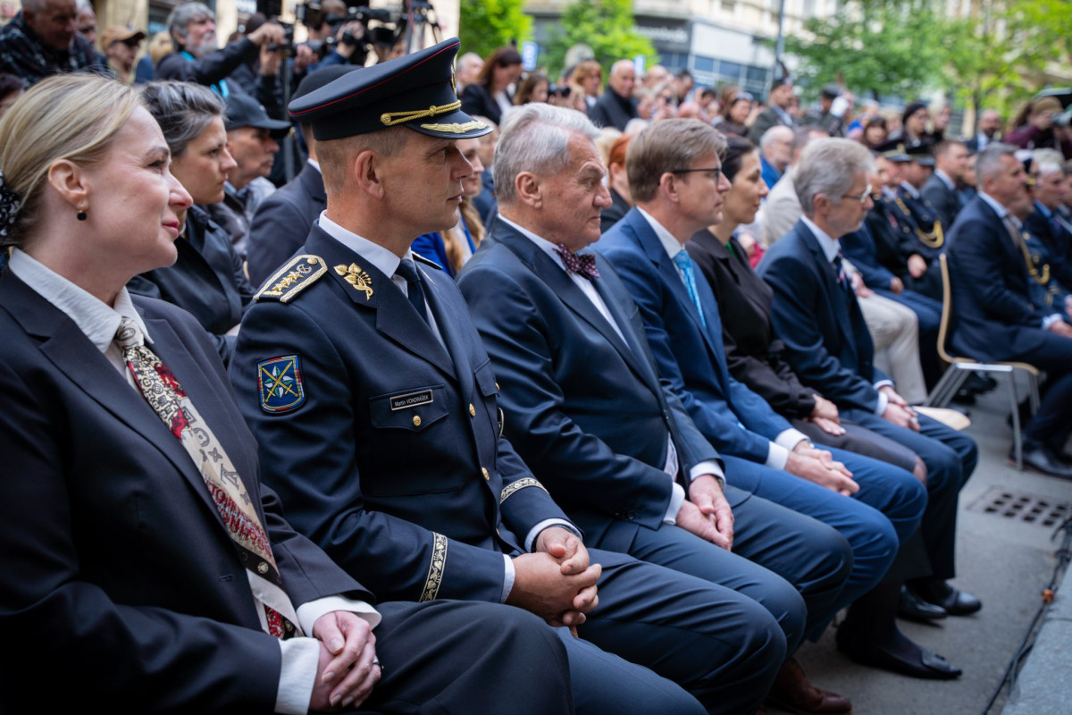 Politici i zástupci armády a policie si u Rozhlasu připomněli začátek Pražského povstání